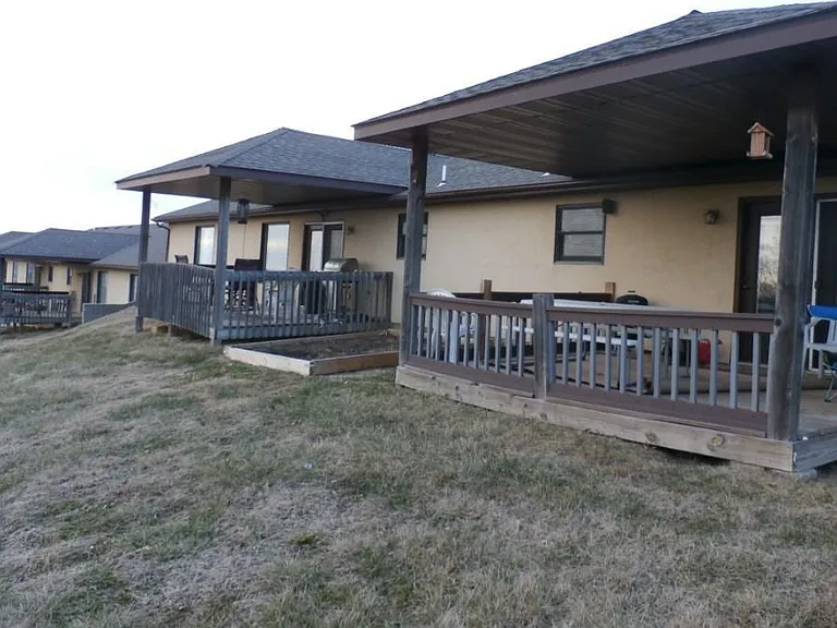 1825 Pinnacle Point Dr — Photo 2