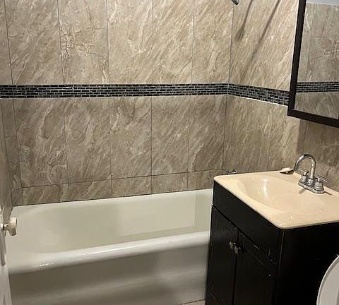 4th image of 2738 W 58th St #2E