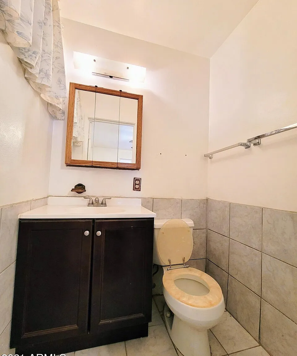 3 bed, 1.5 bath, 1117 sqft, $2,277 — Photo 4