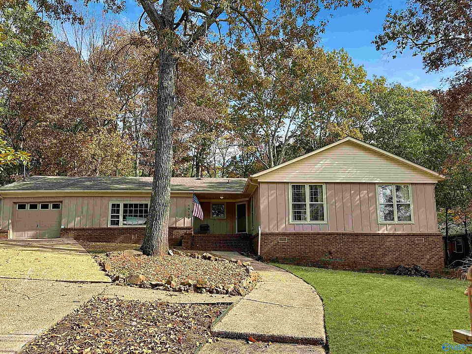 1st image of 10105 Versailles Dr SE