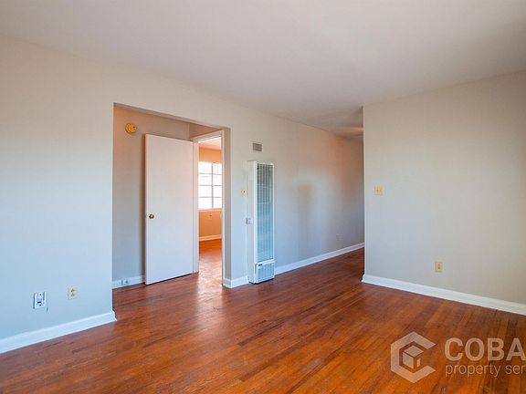 2nd image of 896 Greenwood Ave NE APT 5
