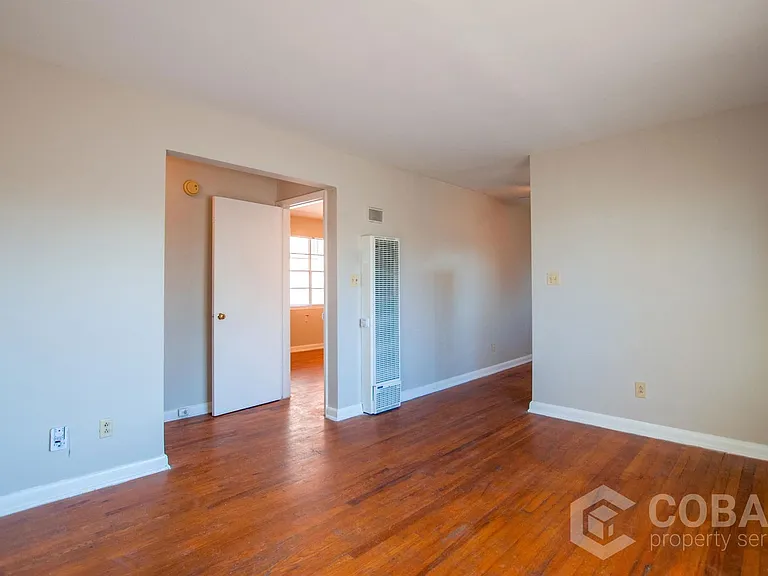 896 Greenwood Ave #5 — Photo 1