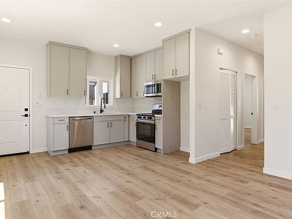 5th image of 2155 Euclid Ave #B