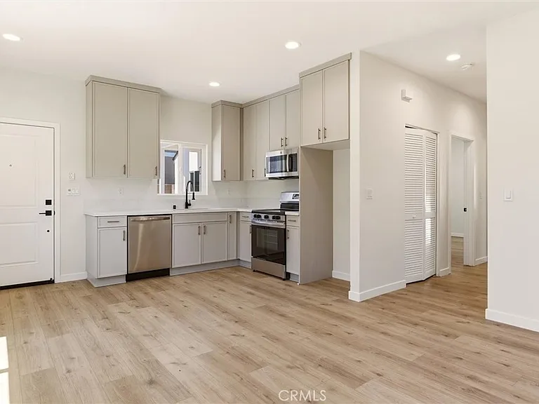 2155 Euclid Ave #B — Photo 5