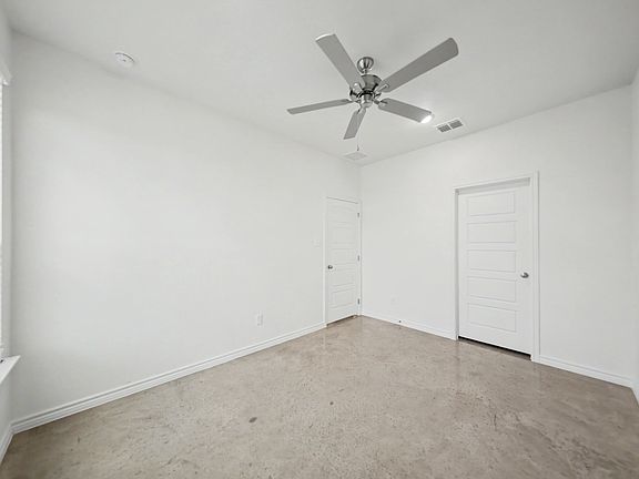 4th image of 3802 American Elm Dr #B