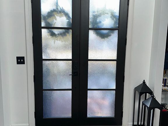 3rd image of 405 Caxton Ct SW