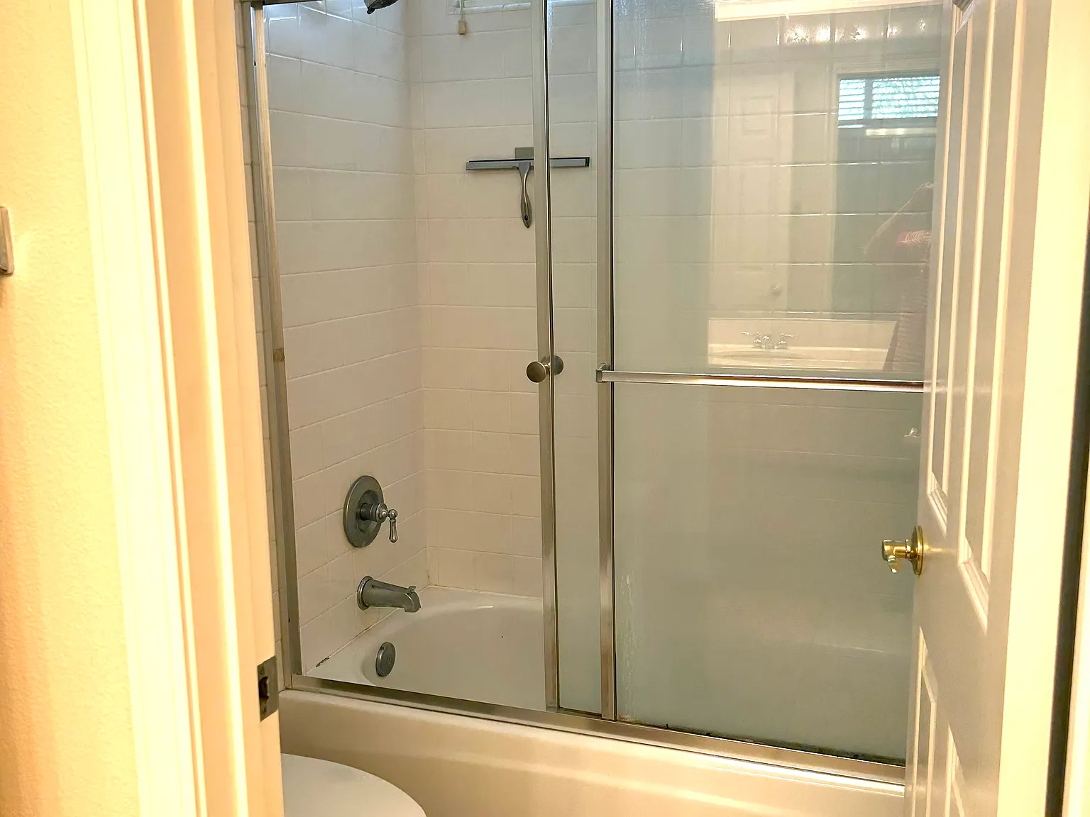 5 bed, 2600 sqft, $800 — Photo 4