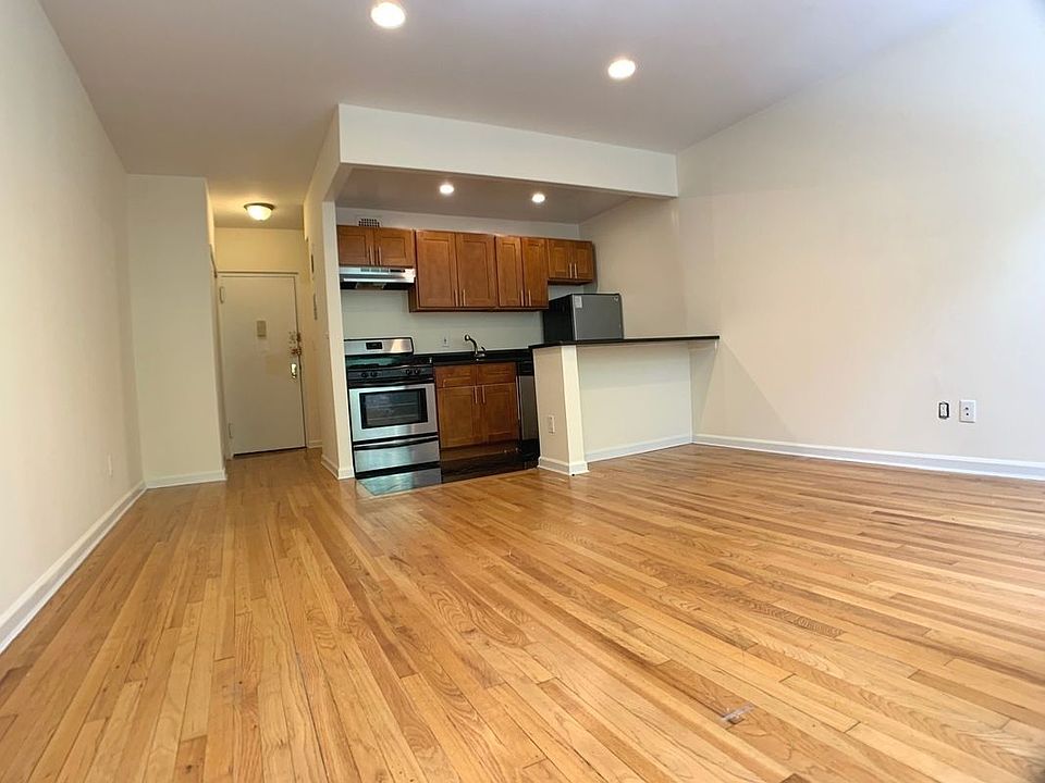 2nd image of 7 W 87th St #3HH
