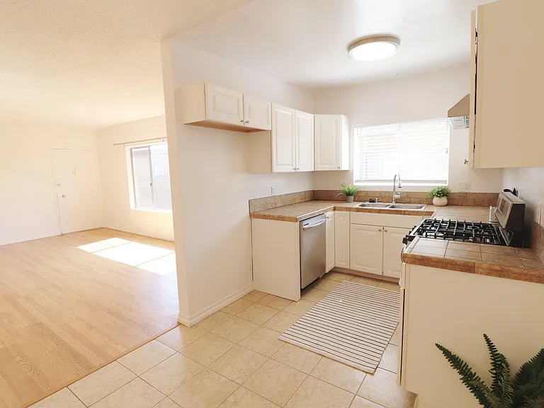 2 Weeks Free! Remodeled 1-Bedroom — Photo 2