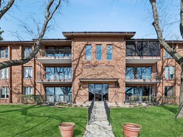 9906 Shady Ln #3SW, Orland Park, IL 60462