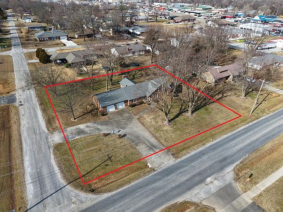 3rd image of 1308 S Park Street