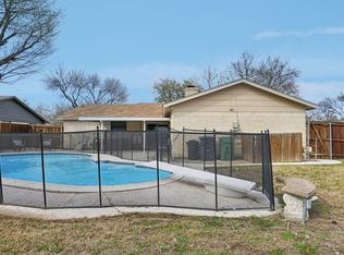 1720 Galahad Ln, Arlington, TX 76014