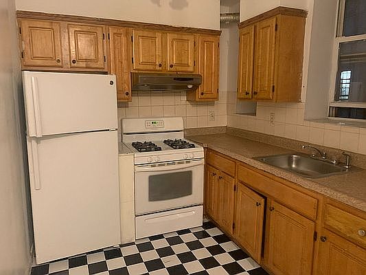 3rd image of 1727 E 14th St Floor 1