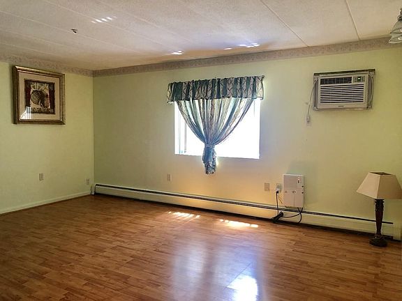 5th image of 141 Commercial St APT 6