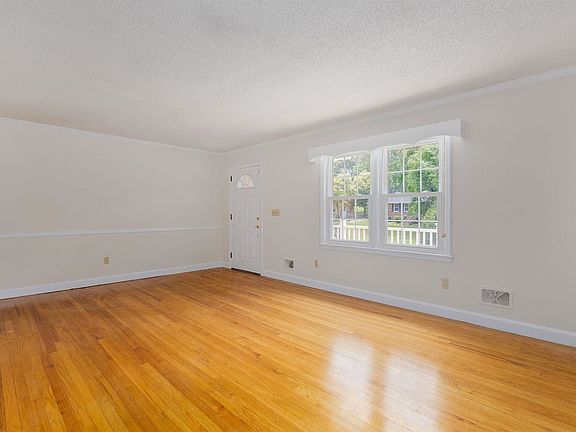 5th image of 9 Northway Dr