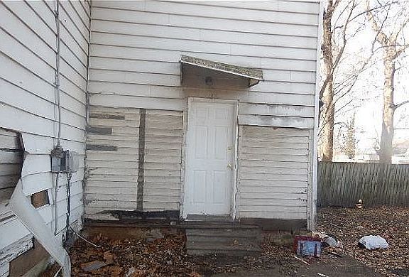 2nd image of 1129 E Reservoir St