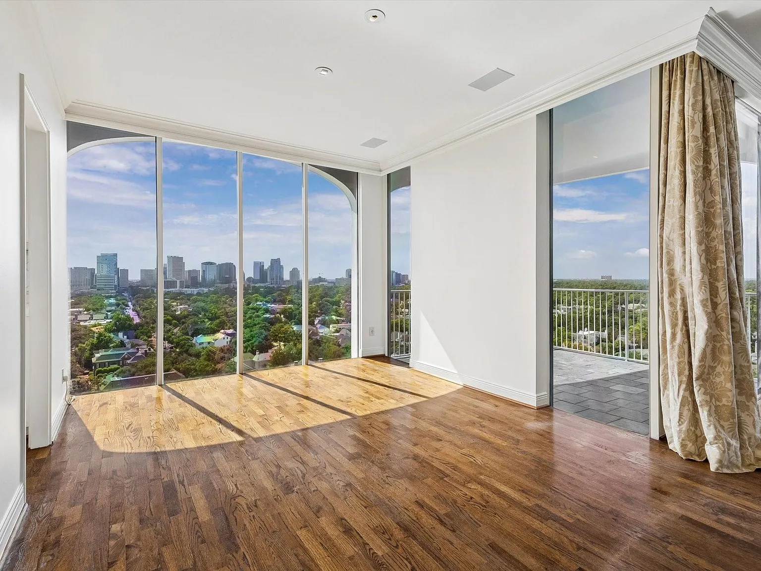 2 bed, 2.5 bath, 1865 sqft, $6,500 — Photo 4