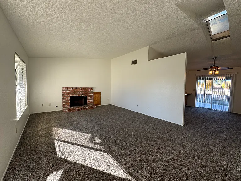 13718 Nassau Dr — Photo 5