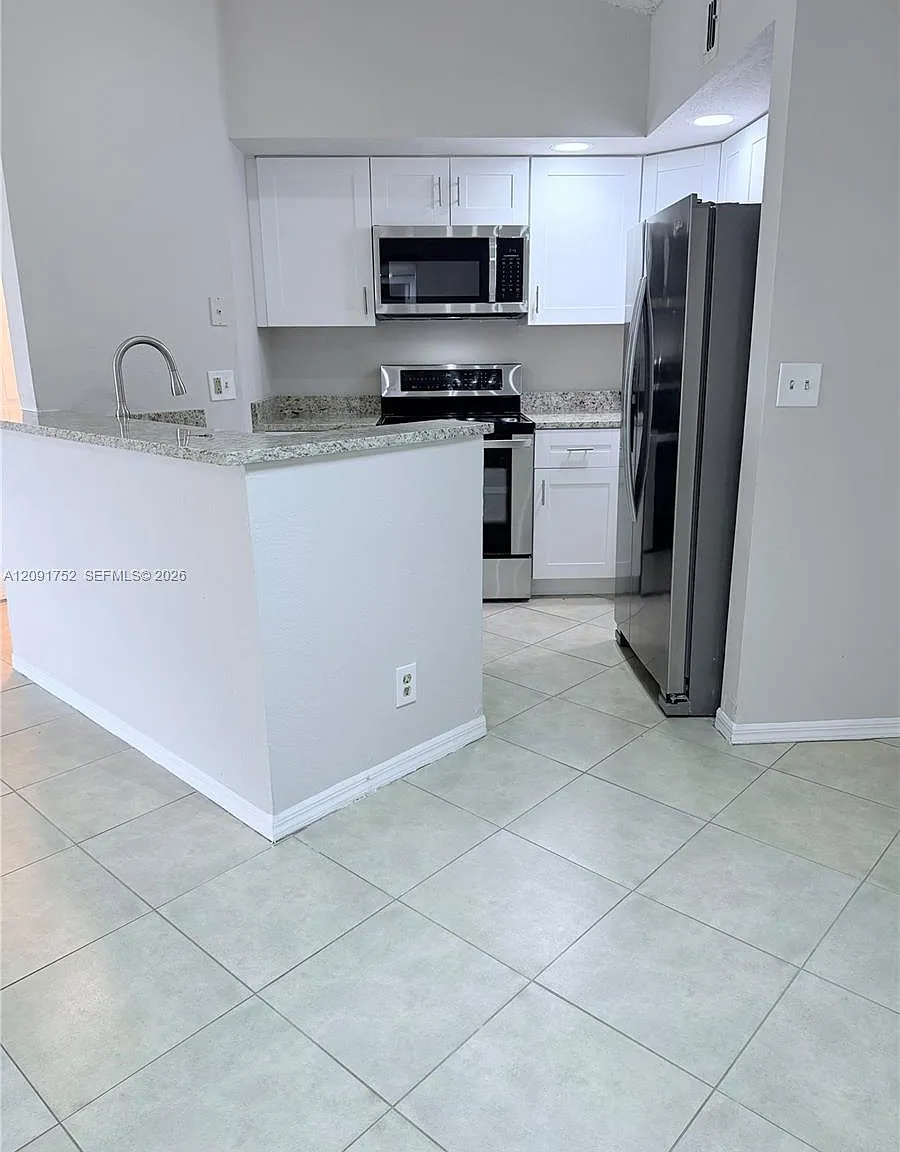 Coral Key Condo — Photo 2