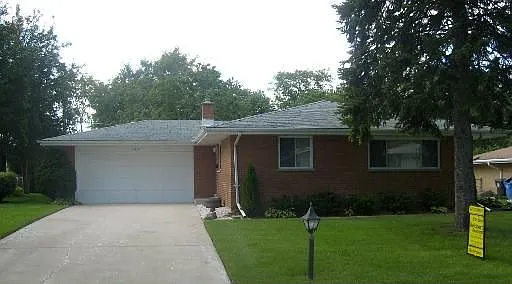 1423 E Emmerson Ln photo 1