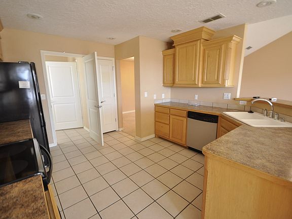 3rd image of 4401 Sandstone Dr