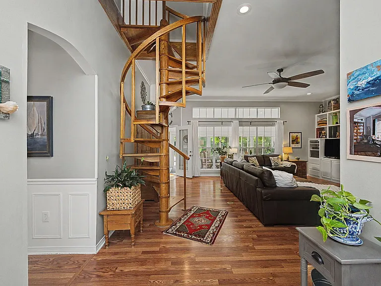1626 Oakmont Cir — Photo 14