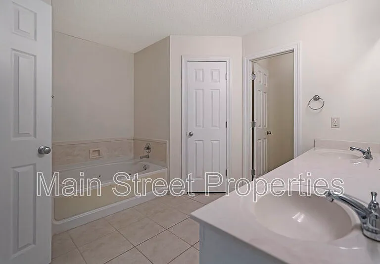 1301 Elliott St — Photo 11