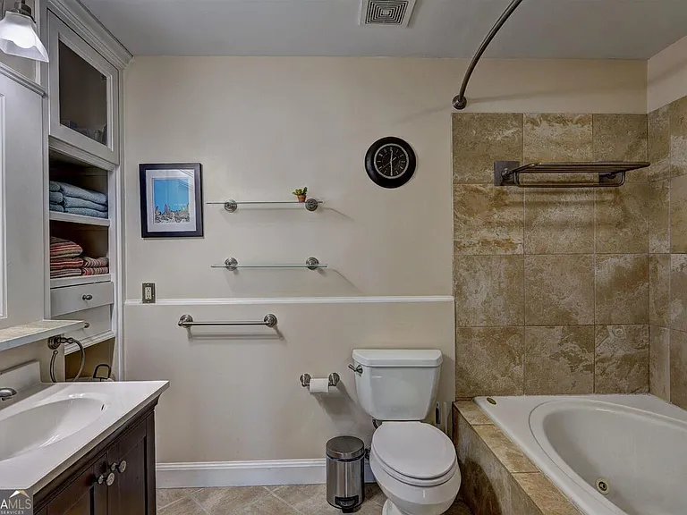 1101 Juniper St NE #106 — Photo 24