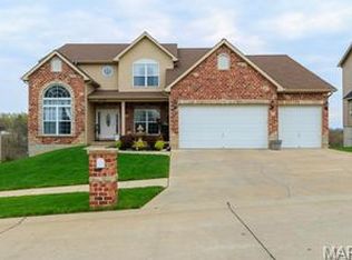 4349 Ventura Place Dr, Saint Louis, MO 63128