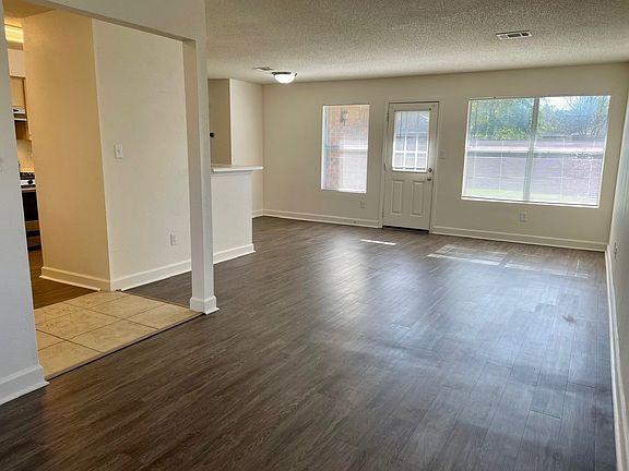 5th image of 67 Skystone Ct