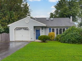 32 Dakota Ave, Middletown, NJ 07748