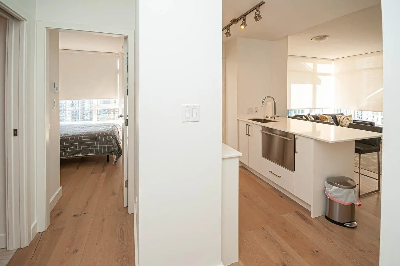 2 bed, 814 sqft, $3,950 — Photo 3