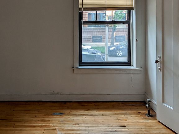 3rd image of 2255 W Argyle St #1