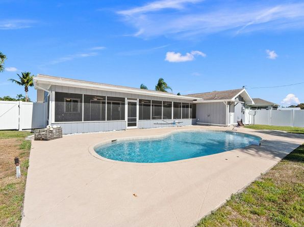 1462 SE Merion Court, Port Saint Lucie, FL 34952