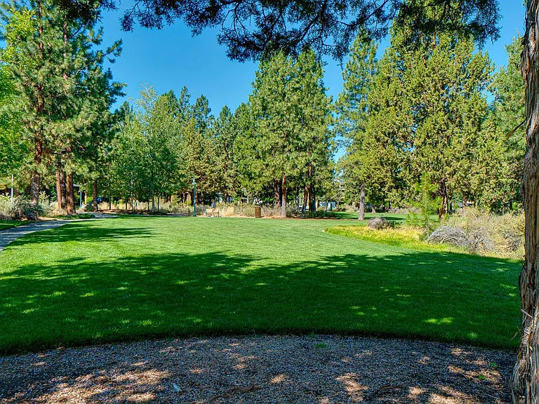 2601 NW Crossing Dr — Photo 24