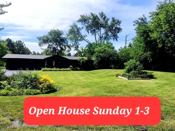 83 Wildwood Dr, Barrington, IL 60010
