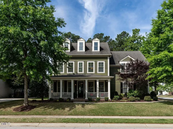 200 Larkhaven Pl, Apex, NC 27539