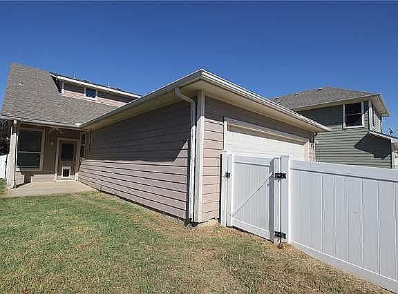 4th image of 1340 Portsmouth Dr