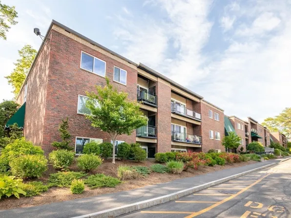 1202 Greendale Ave APT 133, Needham, MA 02492