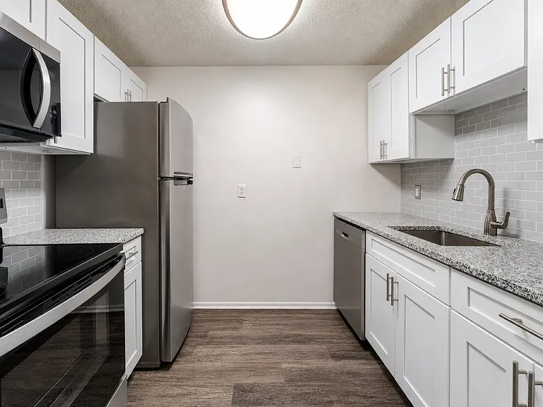 Creek Hill Apartment Homes — Photo 4