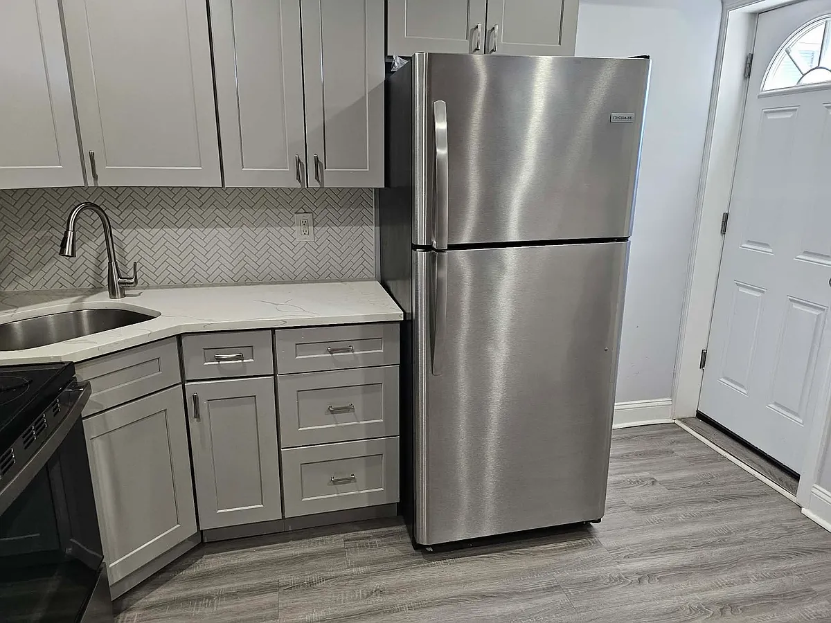 Building Photo - 6431 Torresdale Ave #3