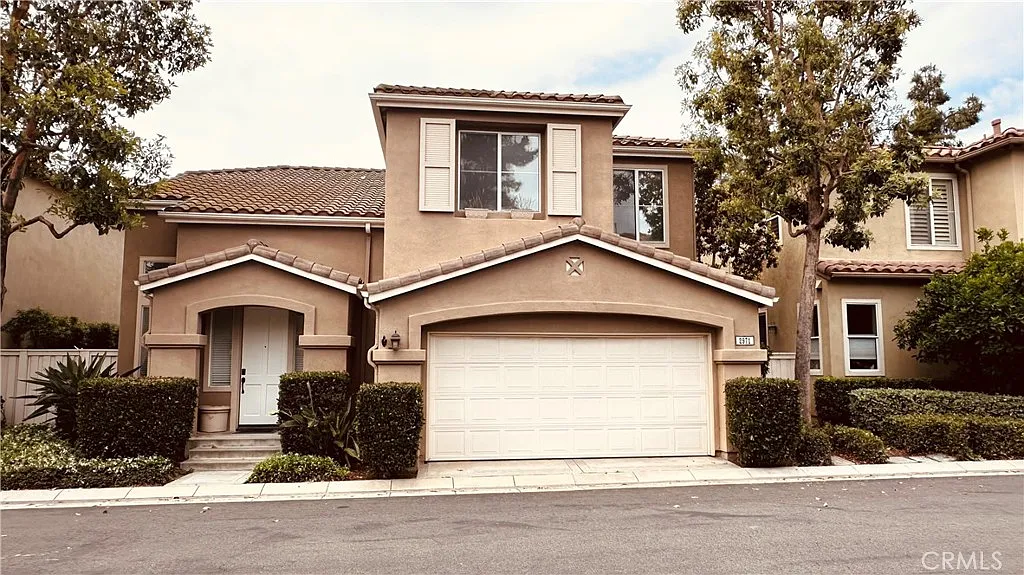 3 bed, 2.5 bath, 1937 sqft, $5,700 — Photo 1
