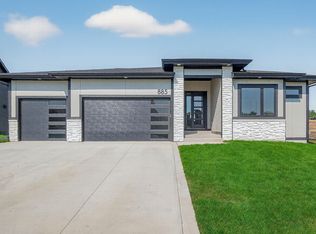 885 Hamilton Rd, Waukee, IA 50263