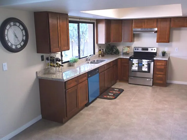 1855 E Loma Vista Dr — Photo 4