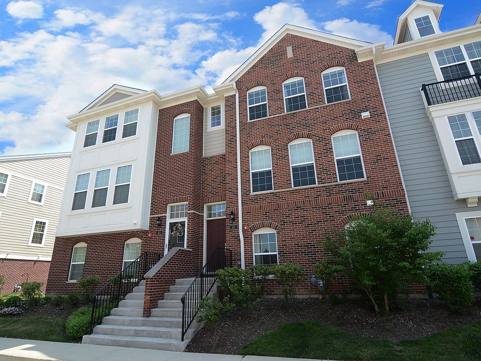Welcome Home to 37 Marcel Ln in Schaumburg
