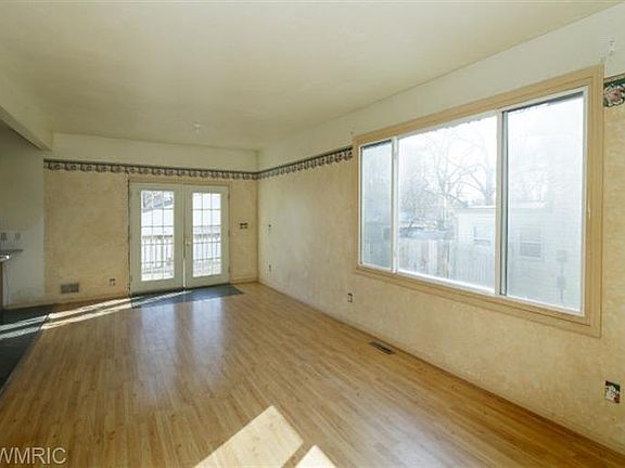 3rd image of 178 McKinley Ave N
