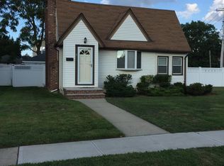 23 Rosebud Ave, Merrick, NY 11566