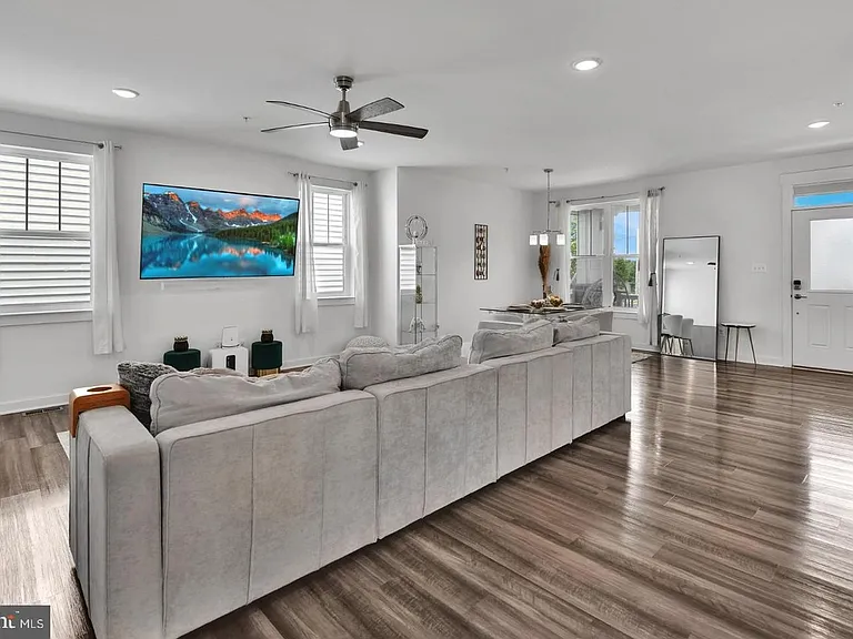 1003 Furgeson Ln — Photo 6