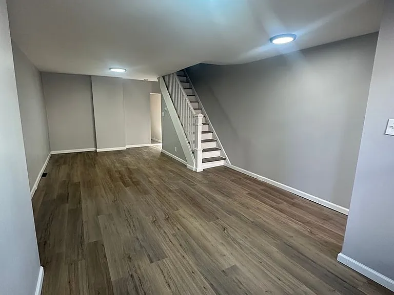 2210 Greenwich St — Photo 3