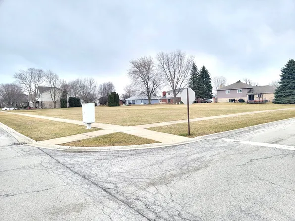 282 Orchard Ln, Beecher, IL 60401
